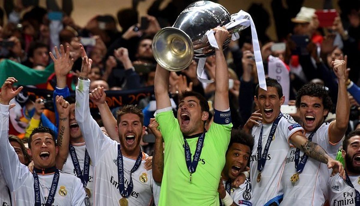 Iker Casillas trong màu áo Real Madrid