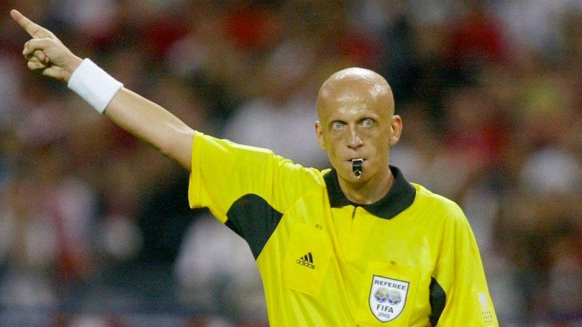 Pierluigi Collina nổi tiếng vì sự nghiêm khắc và công minh