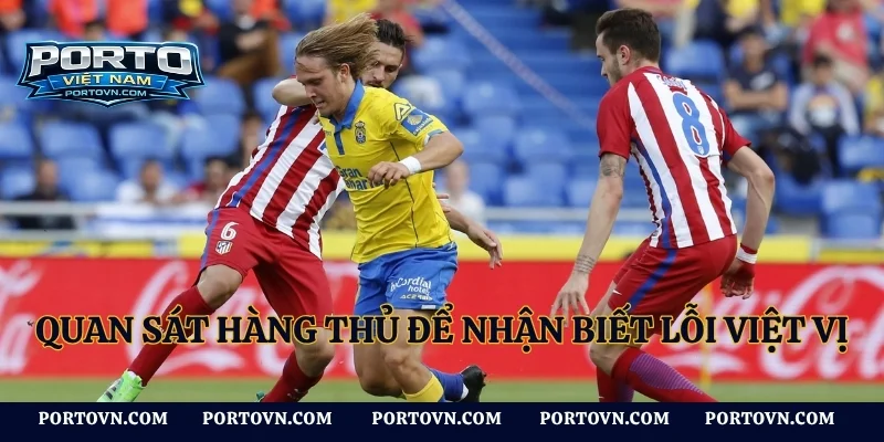 Quan sát hàng thủ để nhận biết lỗi việt vị