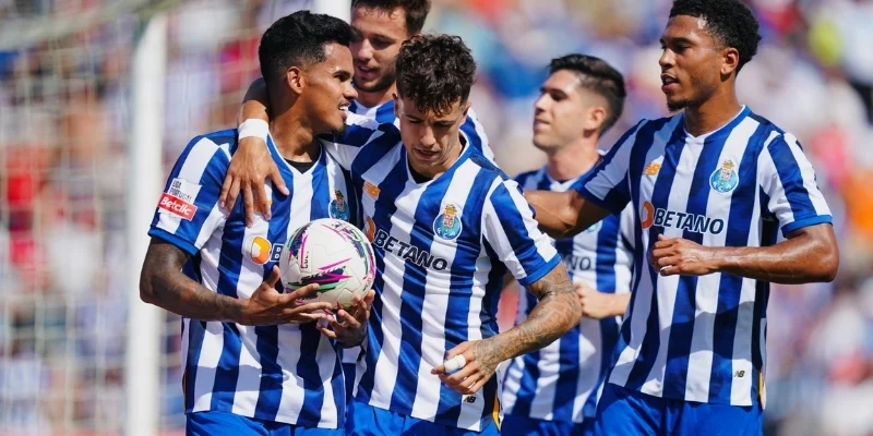 Nhóm cầu thủ bám đuổi kỷ lục số trận Porto